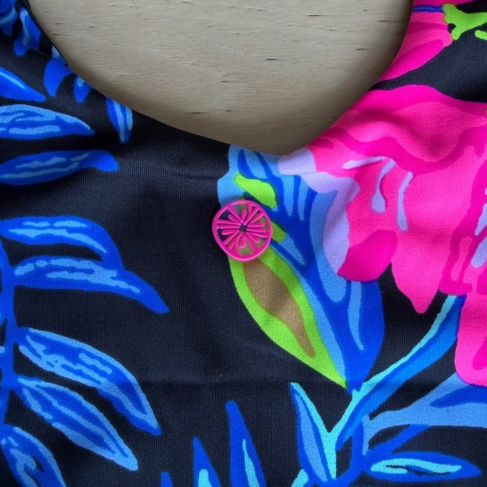 Lilly Pulitzer Bra - Luxletic Onyx Multi-color San Remo Earned Stripes - Size XS - Picture 7 of 7